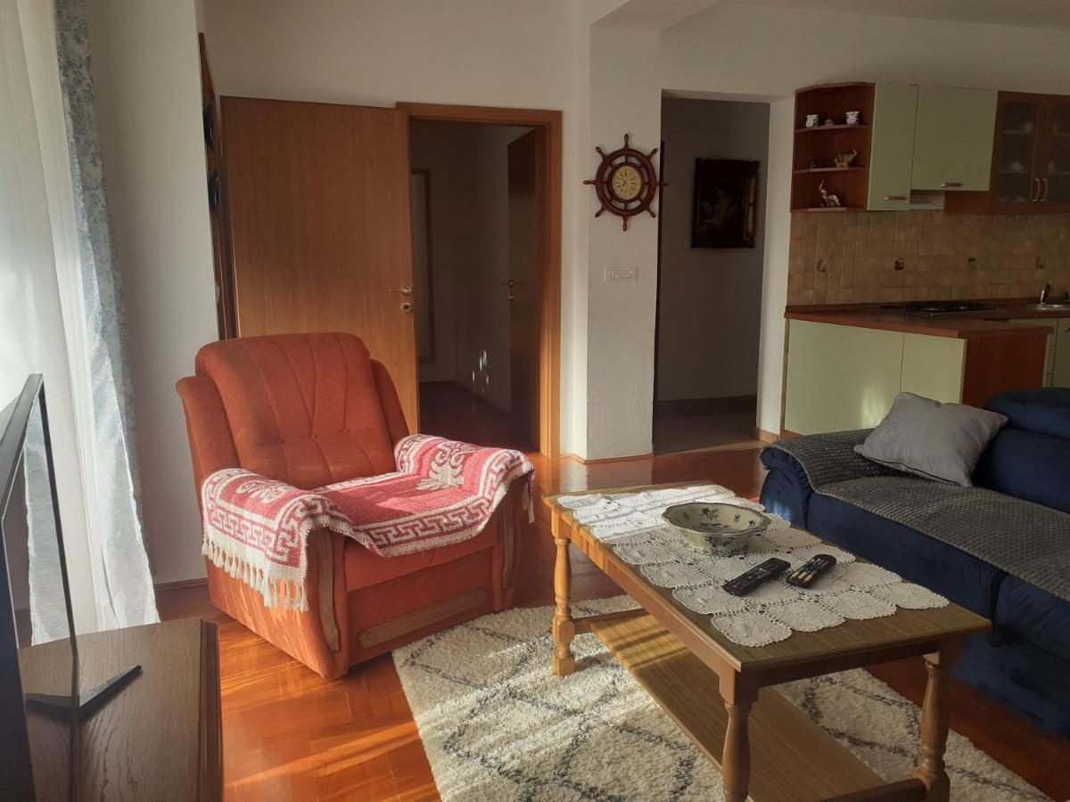 Sem Apartment Tar-Vabriga ภายนอก รูปภาพ