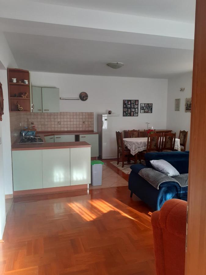 Sem Apartment Tar-Vabriga ภายนอก รูปภาพ