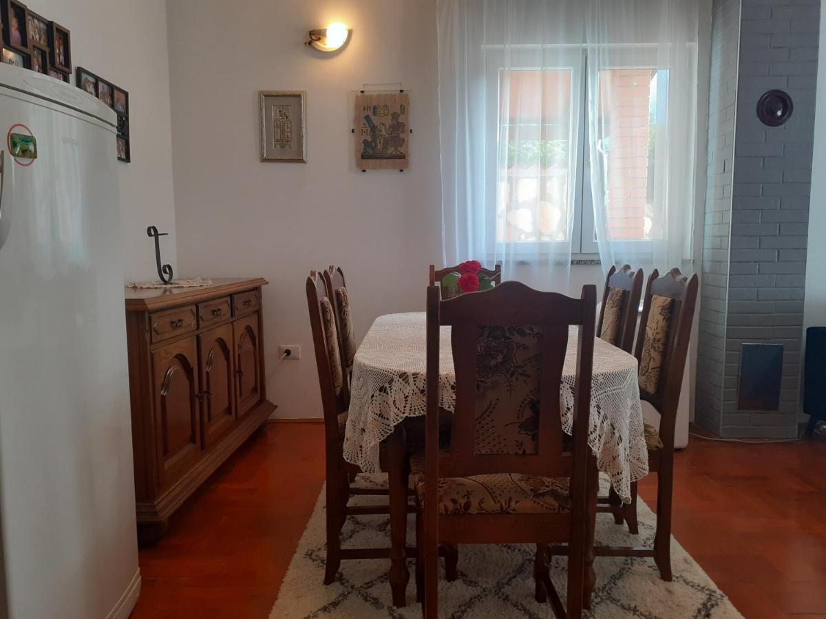 Sem Apartment Tar-Vabriga ภายนอก รูปภาพ