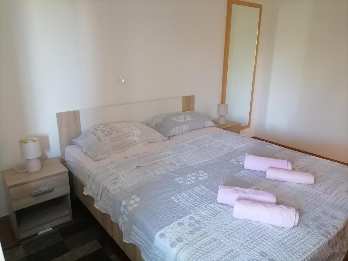 Sem Apartment Tar-Vabriga ภายนอก รูปภาพ