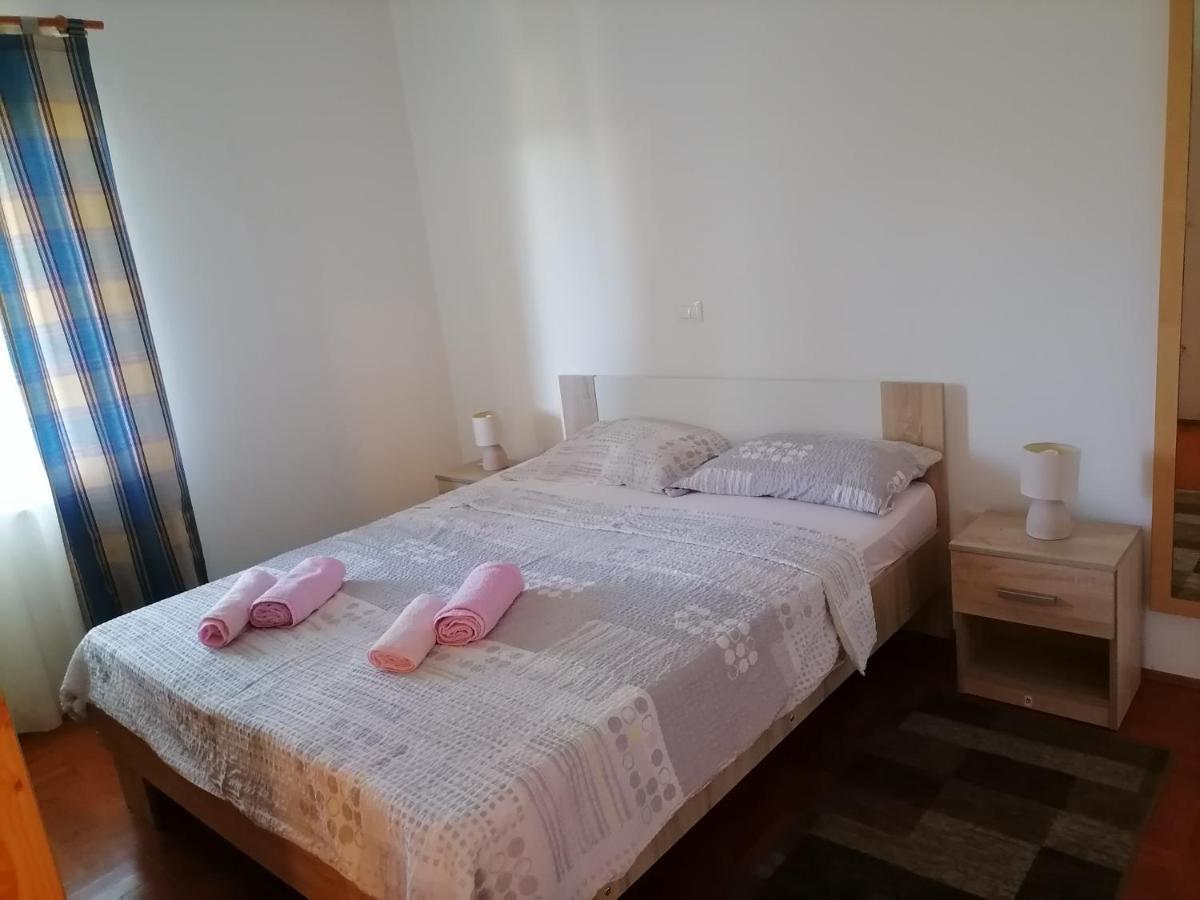 Sem Apartment Tar-Vabriga ภายนอก รูปภาพ